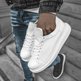 Zapatillas para el día a día: Tu guía completa para combinar el calzado preferido de los hombres