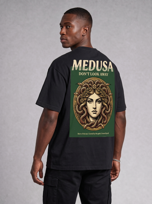 T-shirt grafica oversize Medusa Don't Look Away